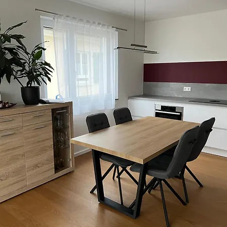 See-eck Apartment *